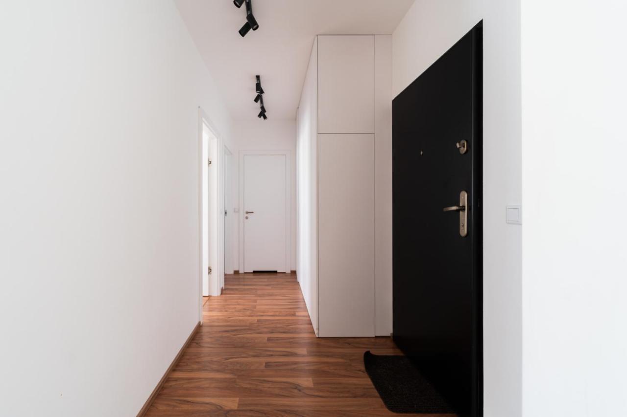 Big Apart - Atal Towers - 3 Rooms - Private Parking Place ヴロツワフ エクステリア 写真